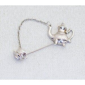Vintage Stickpin that's of a tea kettle pouring tea - A14